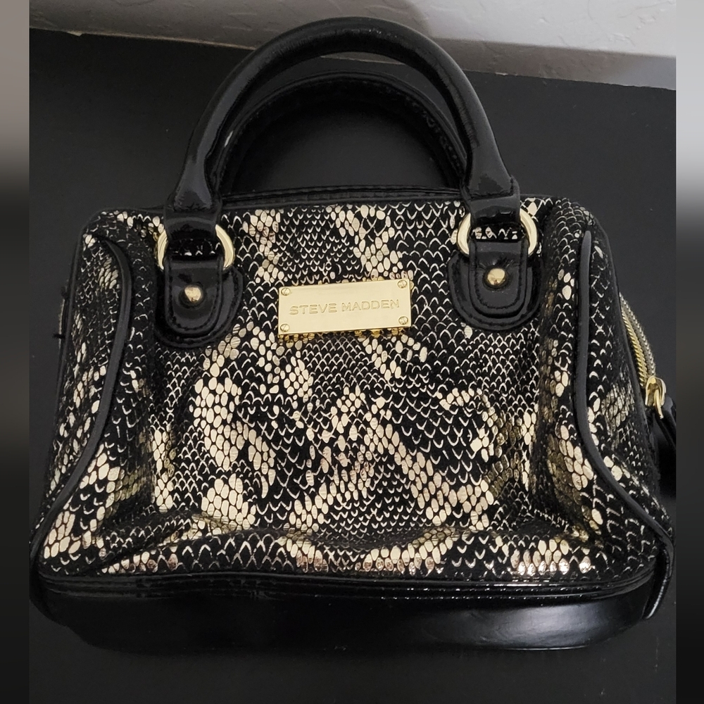 Steve Madden Black and Gold small hand bag